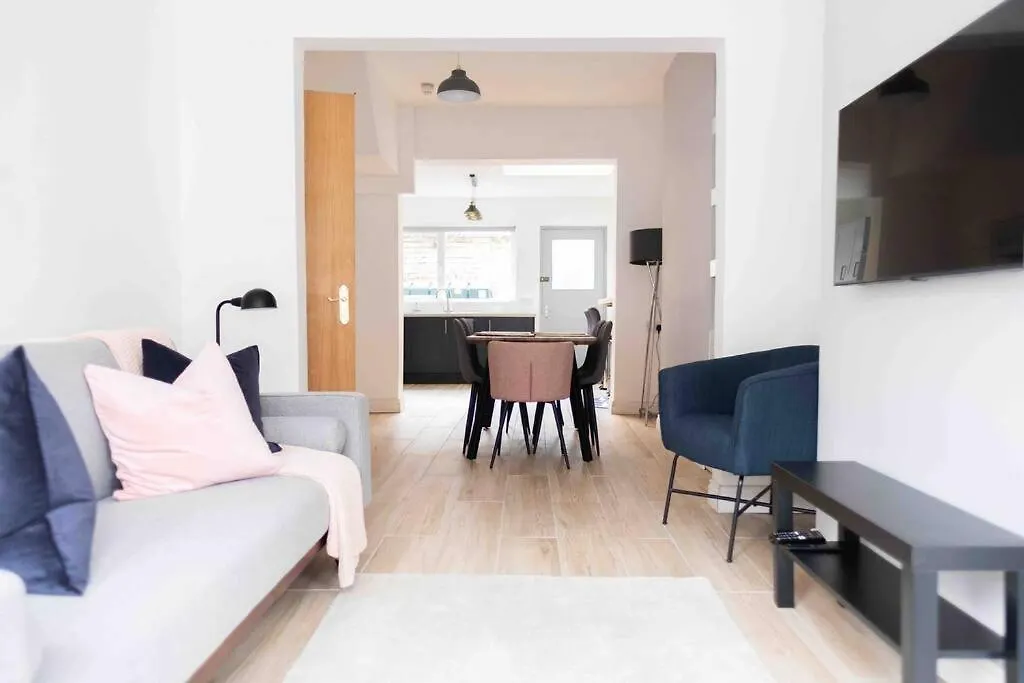 Charming 3 Bedroom Belfast Townhouse Apartment