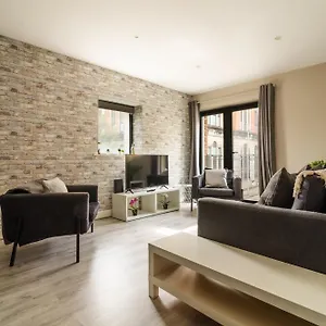 Apartment Quarters: Modern Centre Hub 3 Bed, Belfast